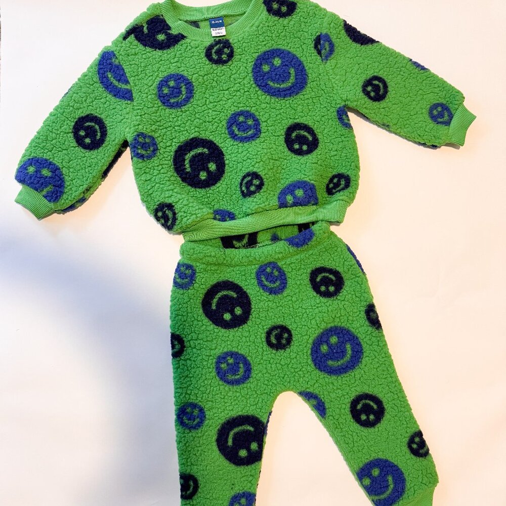 Old Navy boys 2-piece sherpa outfit with smiley faces, size 18-24 months